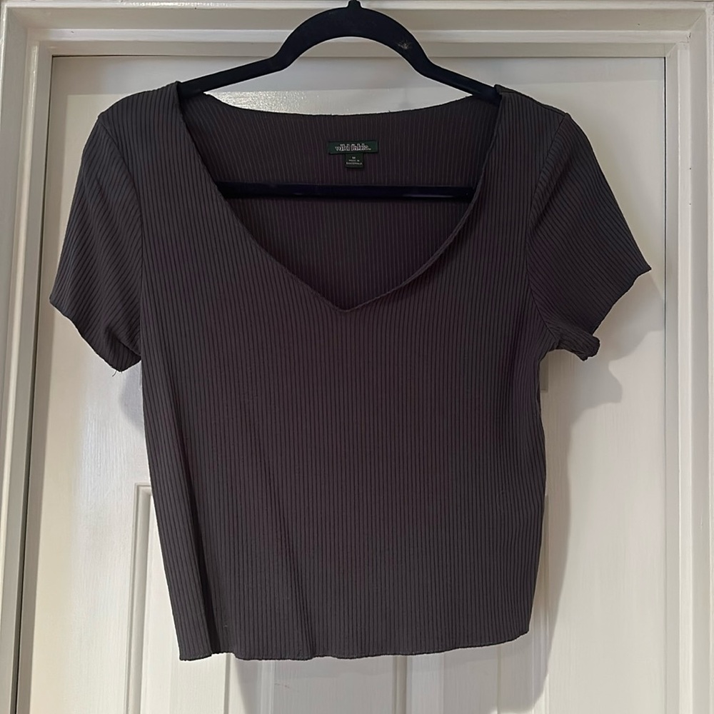 WILD FABLE FORM FITTING GRAY CROP TOP